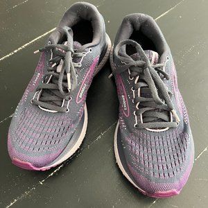 Brooks Running Shoes size 7.5 great condition!